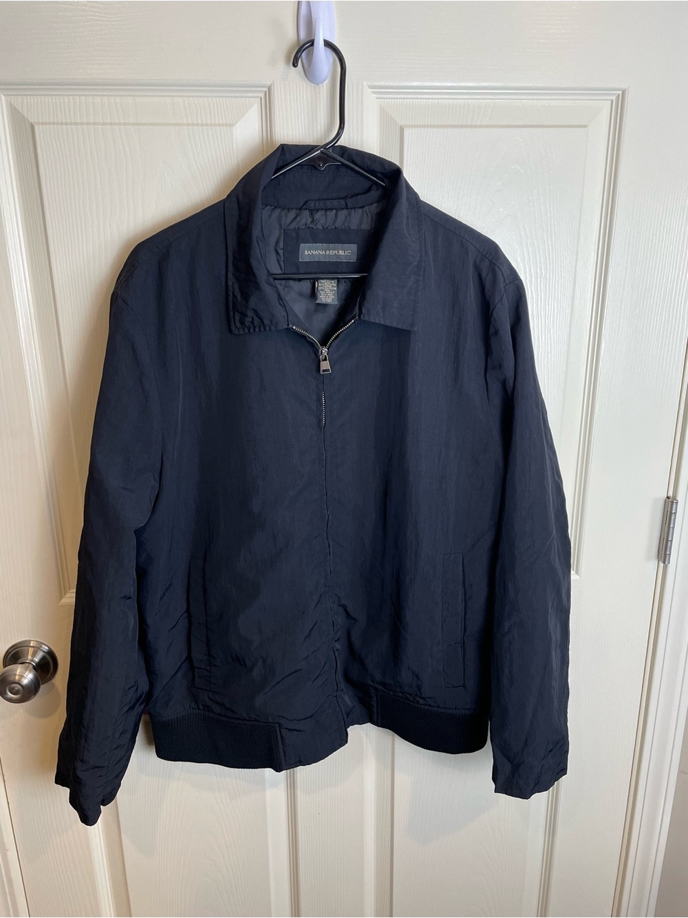 Banana Republic Men's black Zip Bomber Jacket Nylon Insulated Large